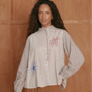 Blusa de algodón a rayas y cuadros bordada