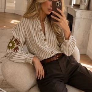 Blusa de rayas bordada 