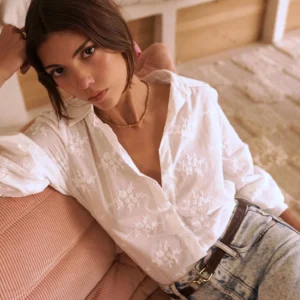 Camisa blanca bordada